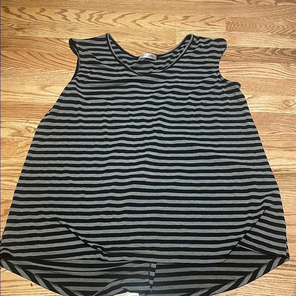 Maternity/Feeding Spencer's Black and Gray Boxy Sleeveless Tank Top